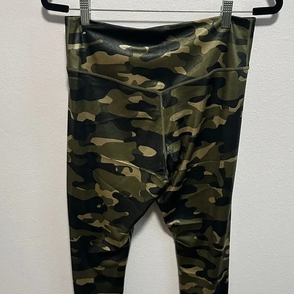 Nike Camo Leggings - Green and Black - Picture 9 of 10